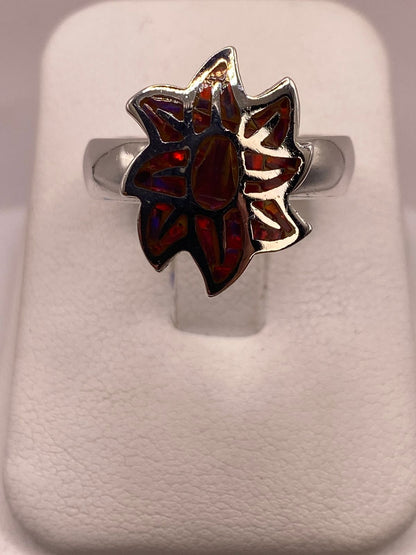 Anillo de Plata Ley .925 con Ópalo de Fuego en Diseño de Flor — ángulo diagonal