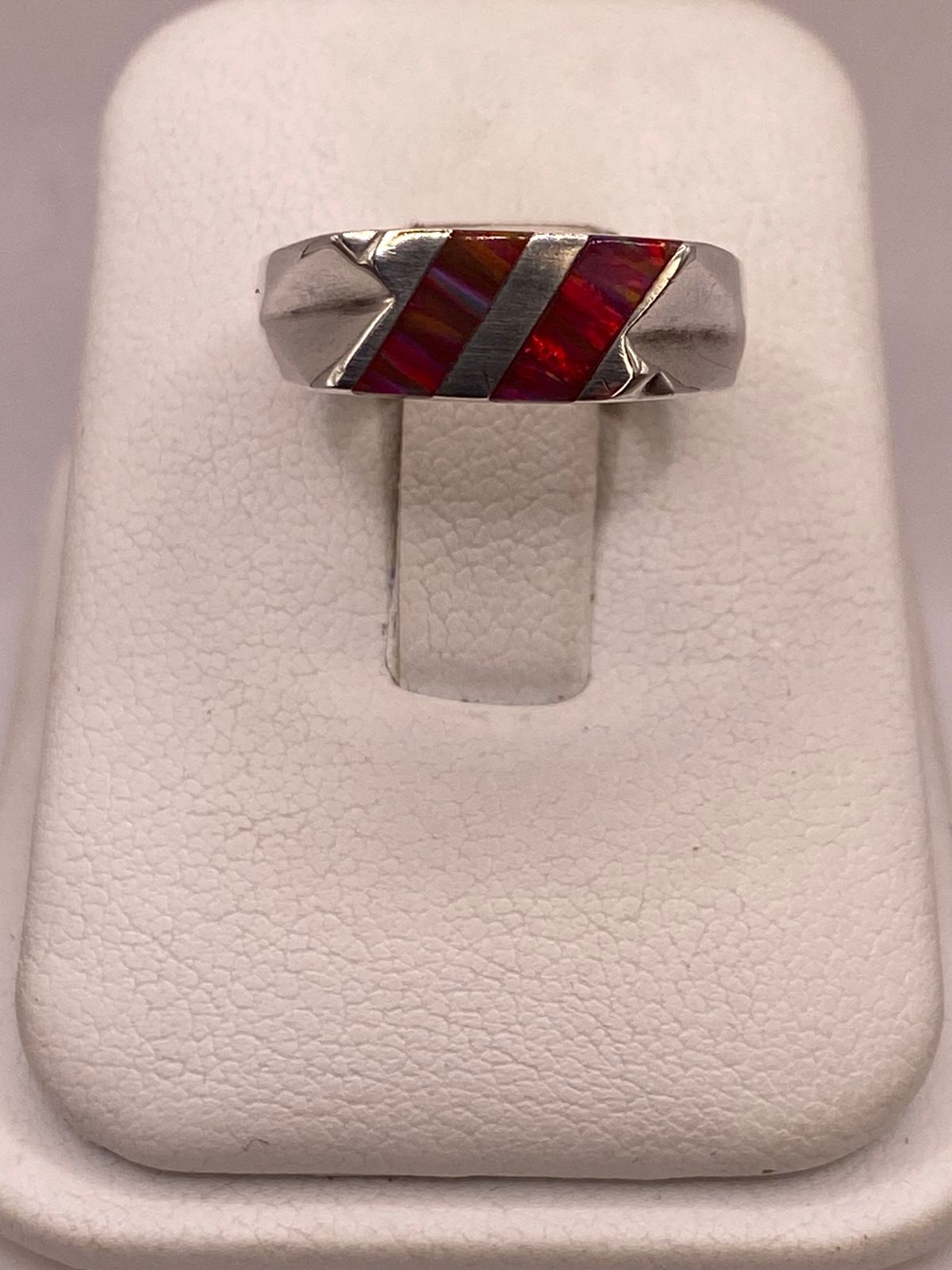 Anillo de Plata Ley 925 con Ópalo de Fuego Rojo y Naranja — ángulo diagonal