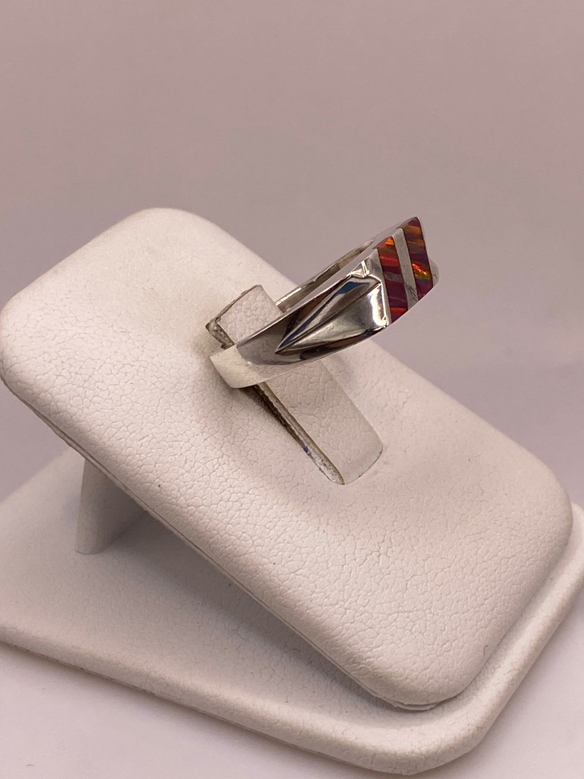Anillo de Plata Ley 925 con Ópalo de Fuego Rojo y Naranja, vista lateral
