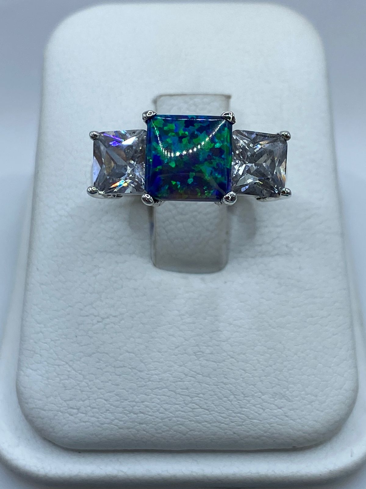 Anillo de Plata Ley 925 con Ópalo de Fuego y Zirconia, vista frontal