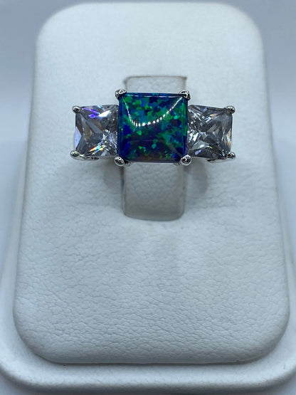 Anillo de Plata Ley 925 con Ópalo de Fuego y Zirconia, vista frontal