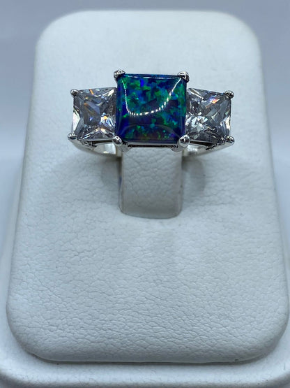 Anillo de Plata Ley 925 con Ópalo de Fuego y Zirconia, vista de detalle