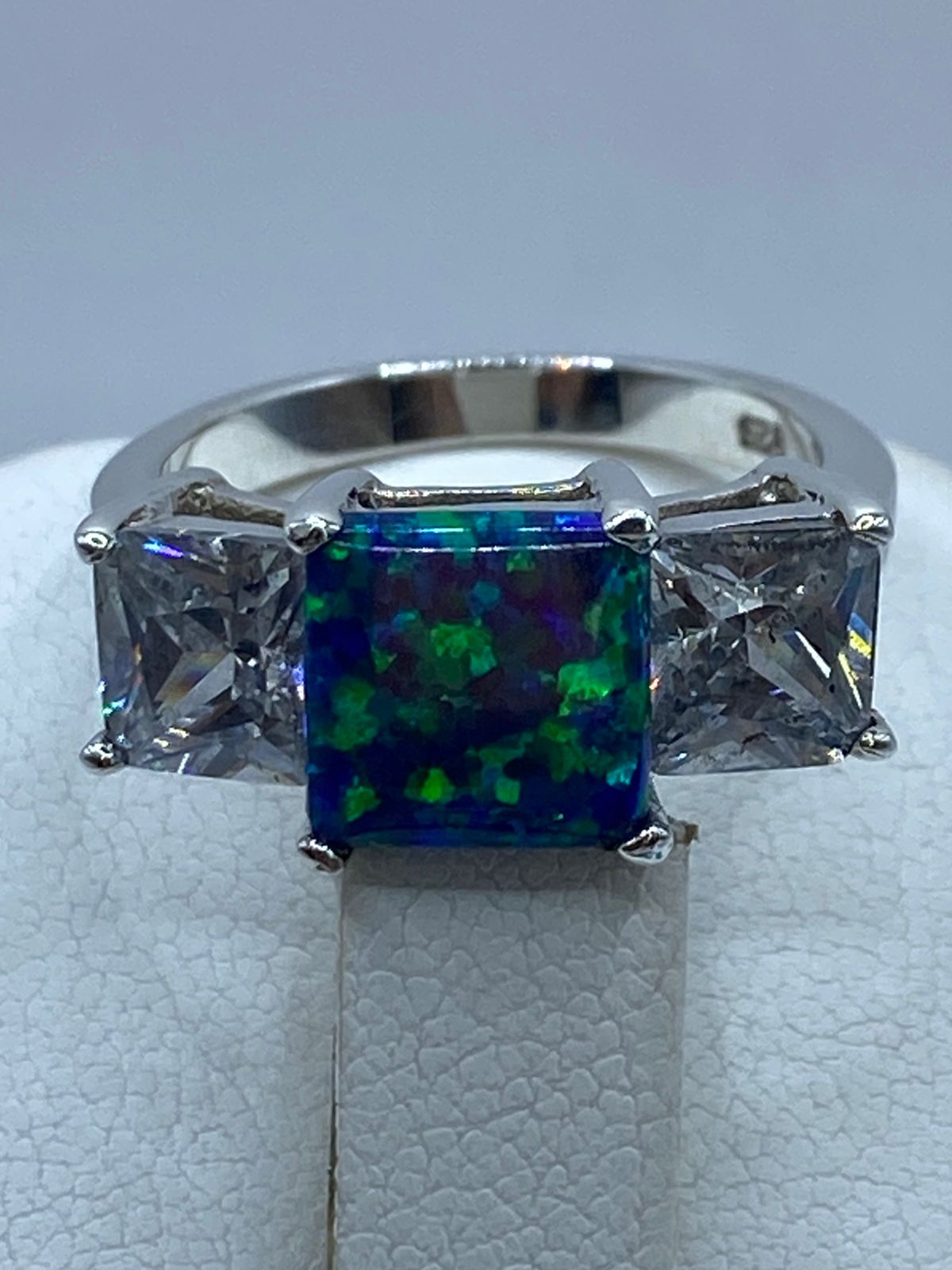 Anillo de Plata Ley 925 con Ópalo de Fuego y Zirconia, sello de autenticidad Plata Ley .925