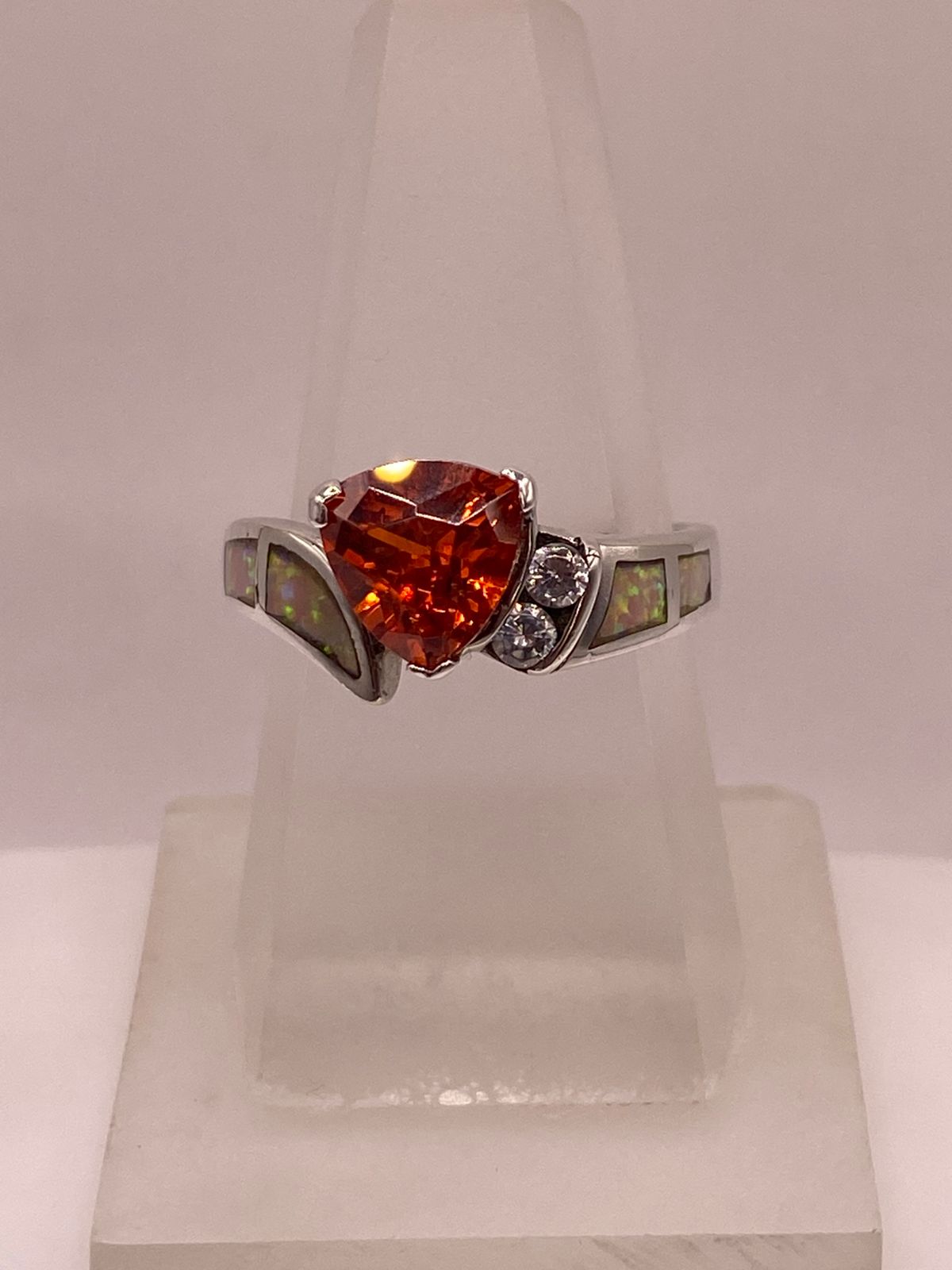 Anillo de Plata Ley 925 con Ópalo de Fuego, Zirconias y Piedra Central Naranja, vista lateral