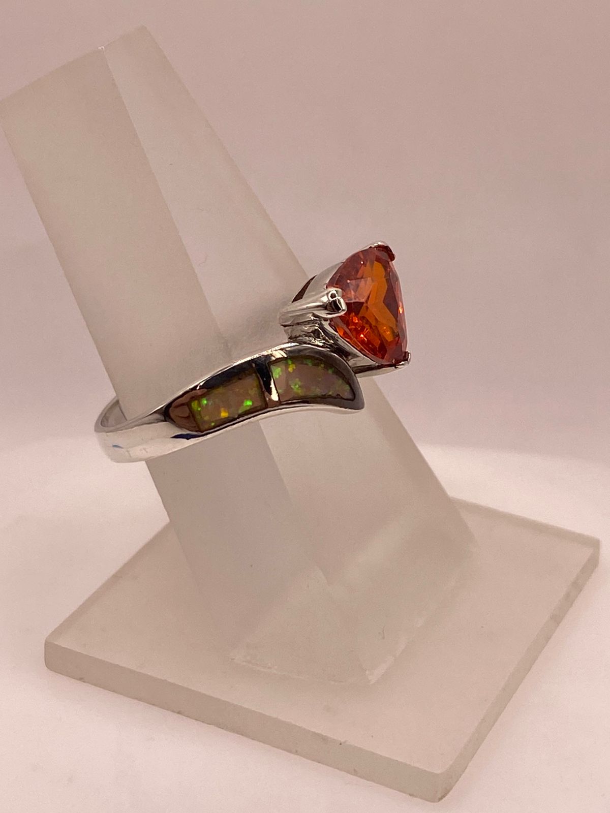 Anillo de Plata Ley 925 con Ópalo de Fuego, Zirconias y Piedra Central Naranja, vista frontal