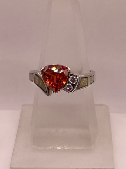Anillo de Plata Ley 925 con Ópalo de Fuego, Zirconias y Piedra Central Naranja, vista superior
