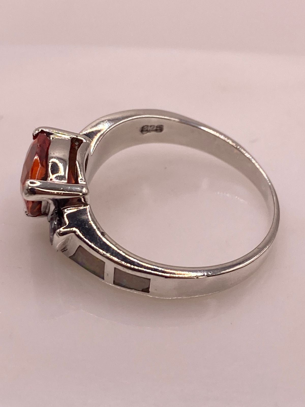 Anillo de Plata Ley 925 con Ópalo de Fuego, Zirconias y Piedra Central Naranja, sello de autenticidad Plata Ley .925