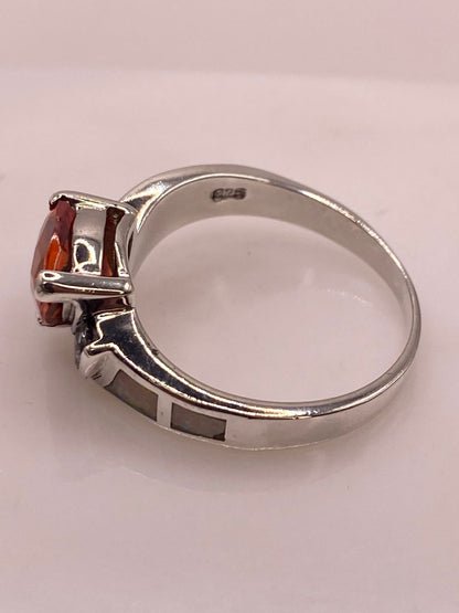 Anillo de Plata Ley 925 con Ópalo de Fuego, Zirconias y Piedra Central Naranja, sello de autenticidad Plata Ley .925