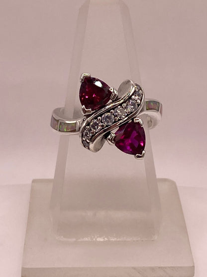 Anillo de Plata Ley 925 con Ópalo de Fuego, Zirconias y Piedras Fucsia en báscula mostrando peso