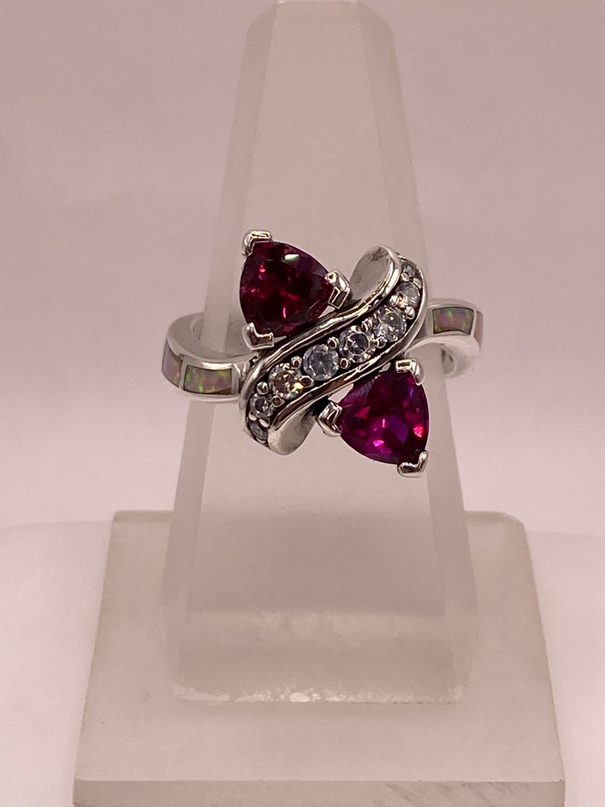 Anillo de Plata Ley 925 con Ópalo de Fuego, Zirconias y Piedras Fucsia, vista lateral