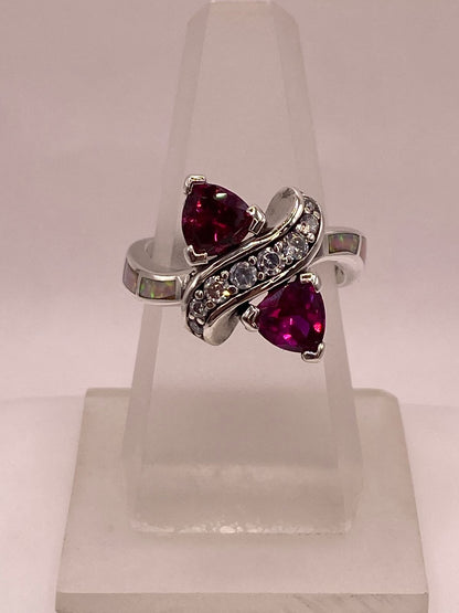 Anillo de Plata Ley 925 con Ópalo de Fuego, Zirconias y Piedras Fucsia, vista lateral