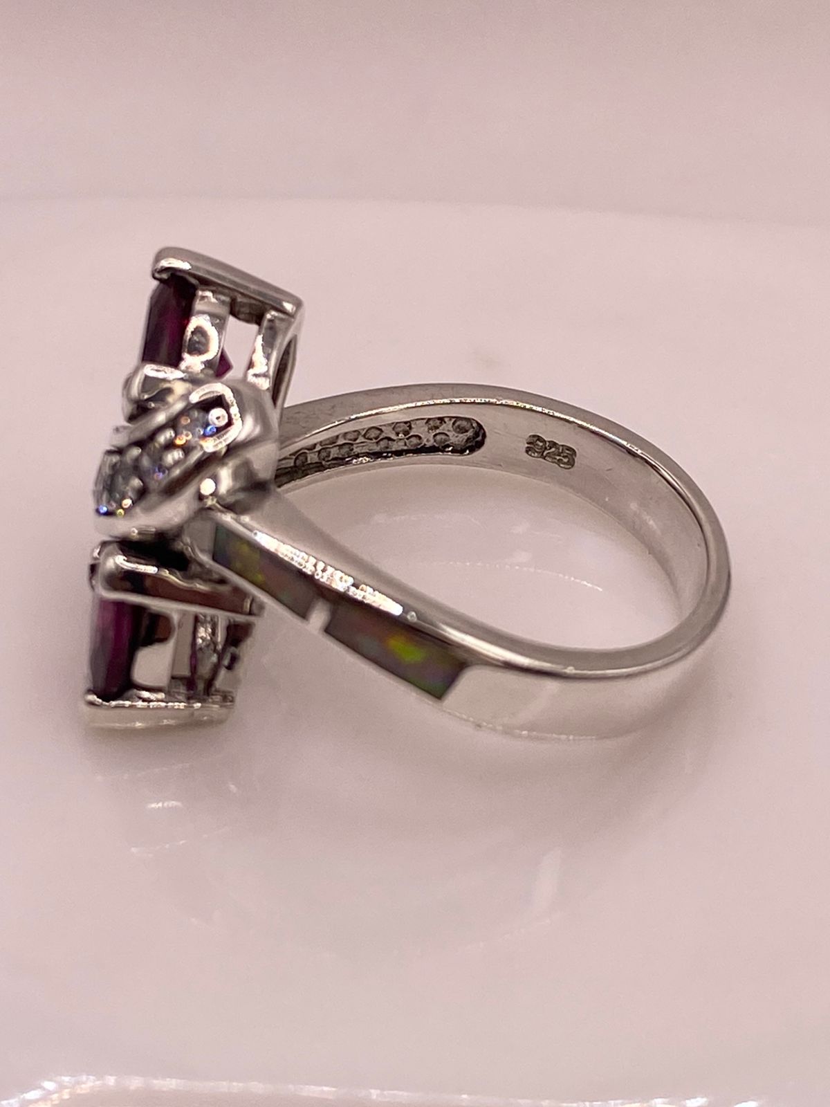 Anillo de Plata Ley 925 con Ópalo de Fuego, Zirconias y Piedras Fucsia, sello de autenticidad Plata Ley .925