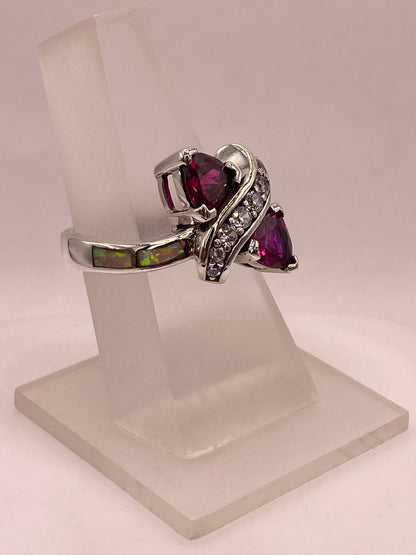 Anillo de Plata Ley 925 con Ópalo de Fuego, Zirconias y Piedras Fucsia, vista de detalle