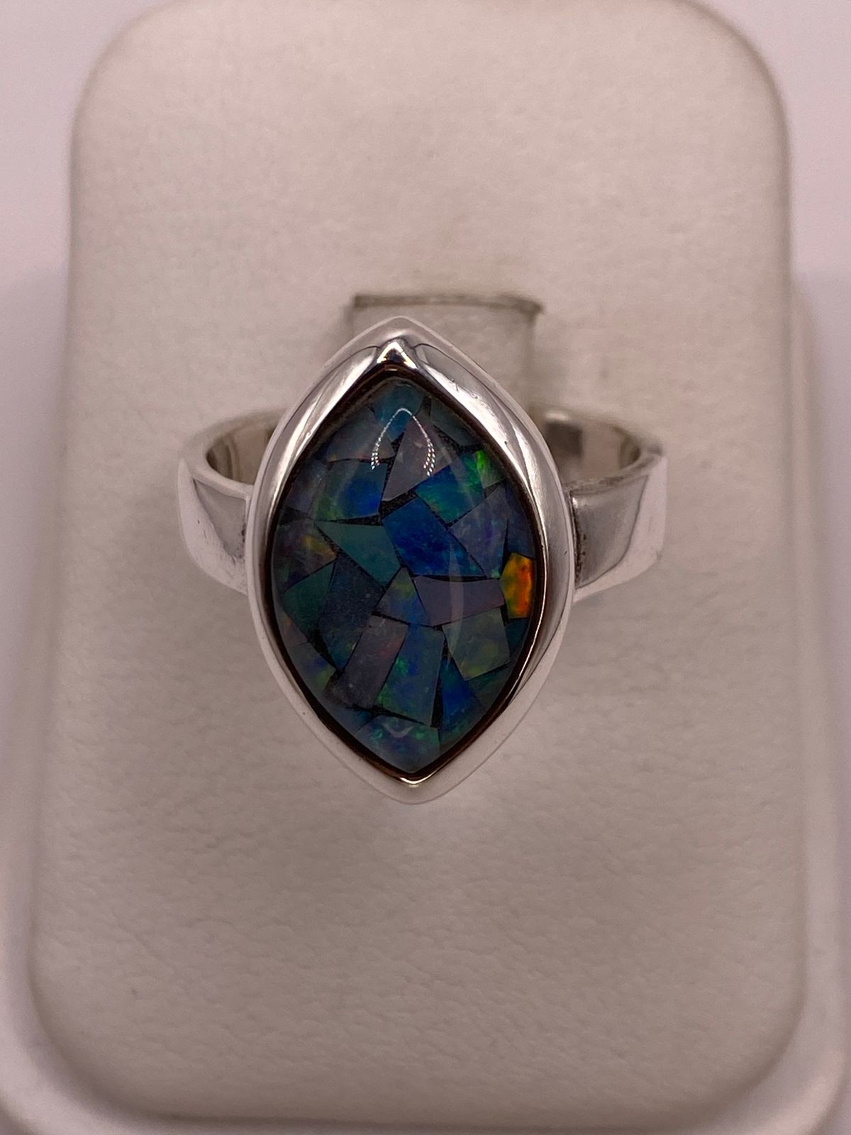 Anillo de Plata Ley 925 con Ópalo Mosaico, vista de detalle