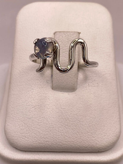 Anillo de Plata Ley 925 con Ópalo Natural — detalle de acabado