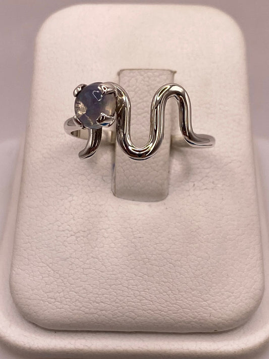 Anillo de Plata Ley 925 con Ópalo Natural — detalle de acabado