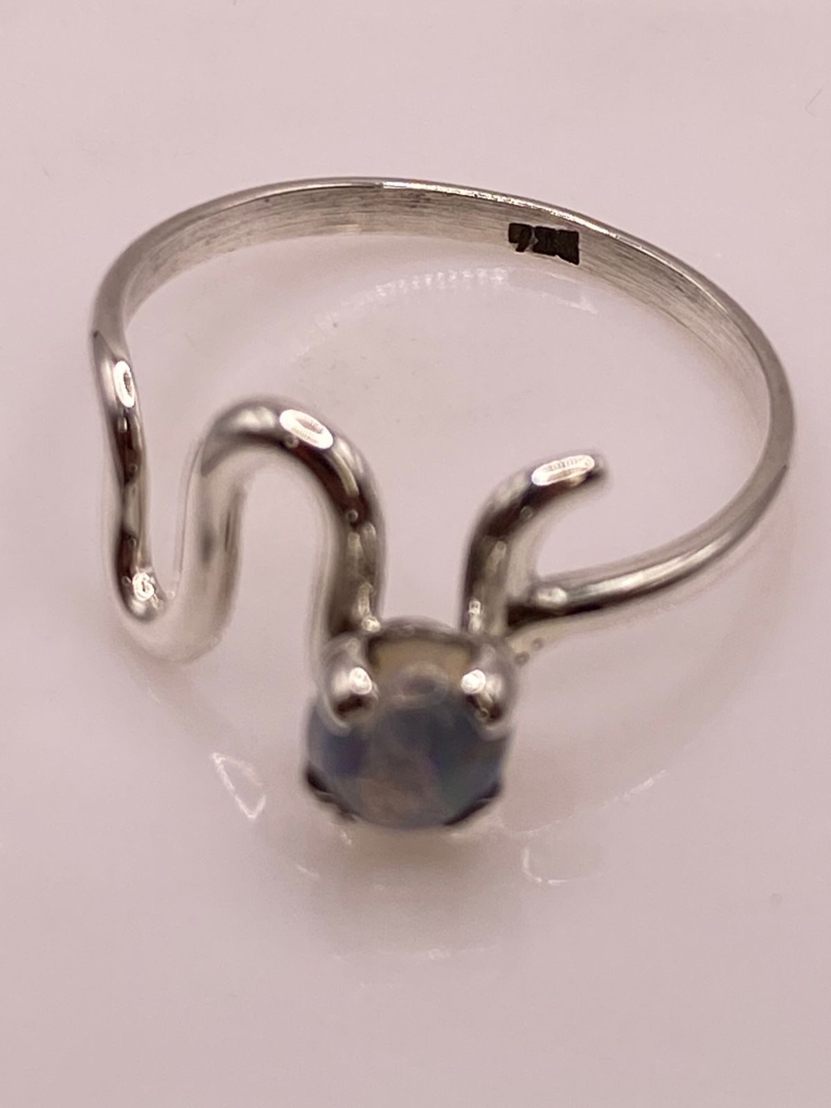 Anillo de Plata Ley 925 con Ópalo Natural, sello de autenticidad Plata Ley .925