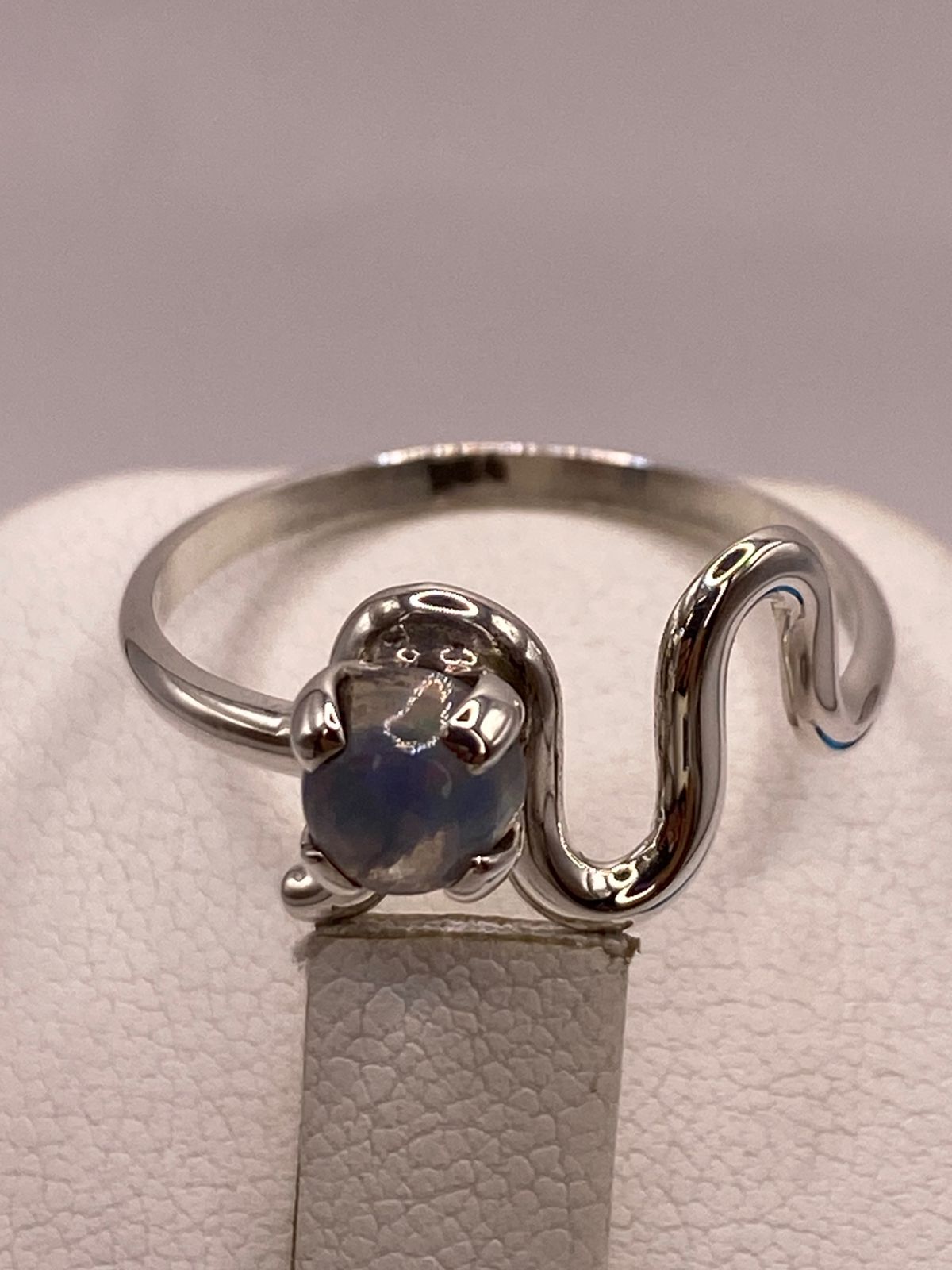 Anillo de Plata Ley 925 con Ópalo Natural, vista posterior