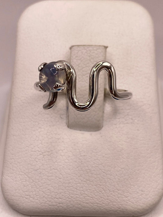 Anillo de Plata Ley 925 con Ópalo Natural — detalle de acabado