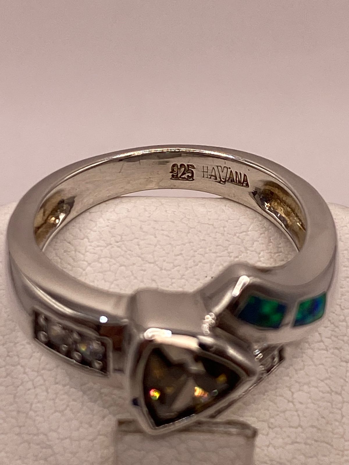 Anillo de Plata Ley 925 con Ópalo y Zirconia Color Champagne Diseño Moderno, sello de autenticidad Plata Ley .925