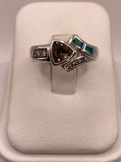 Anillo de Plata Ley 925 con Ópalo y Zirconia Color Champagne Diseño Moderno, vista frontal