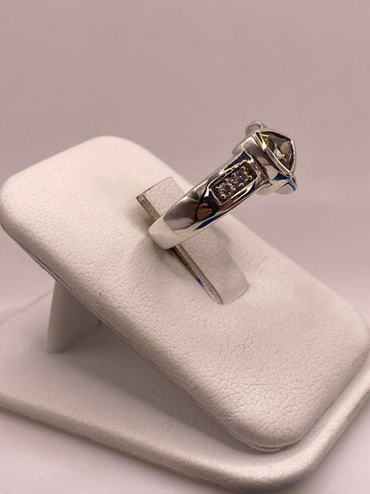 Anillo de Plata Ley 925 con Ópalo y Zirconia Color Champagne Diseño Moderno, vista superior