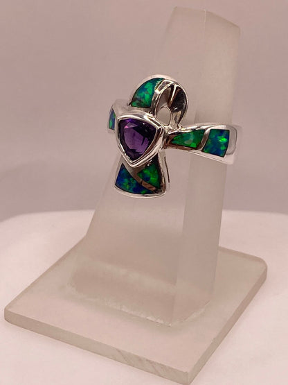 Anillo de Plata Ley 925 con Ópalo y Zirconia Morada Diseño Tipo Cruz Moderna, vista frontal