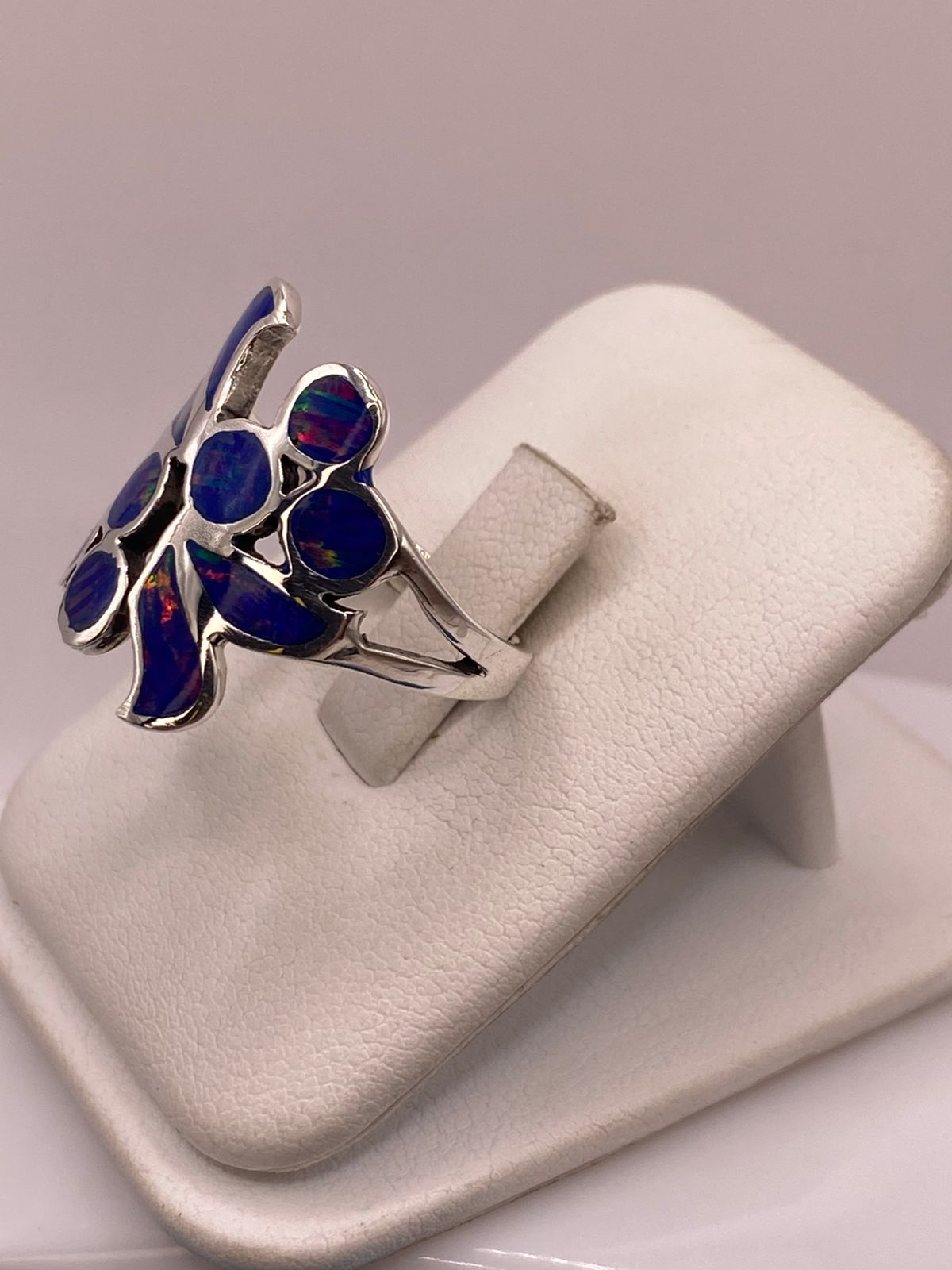 Anillo de Plata Ley 925 con Ópalo Azul, vista lateral