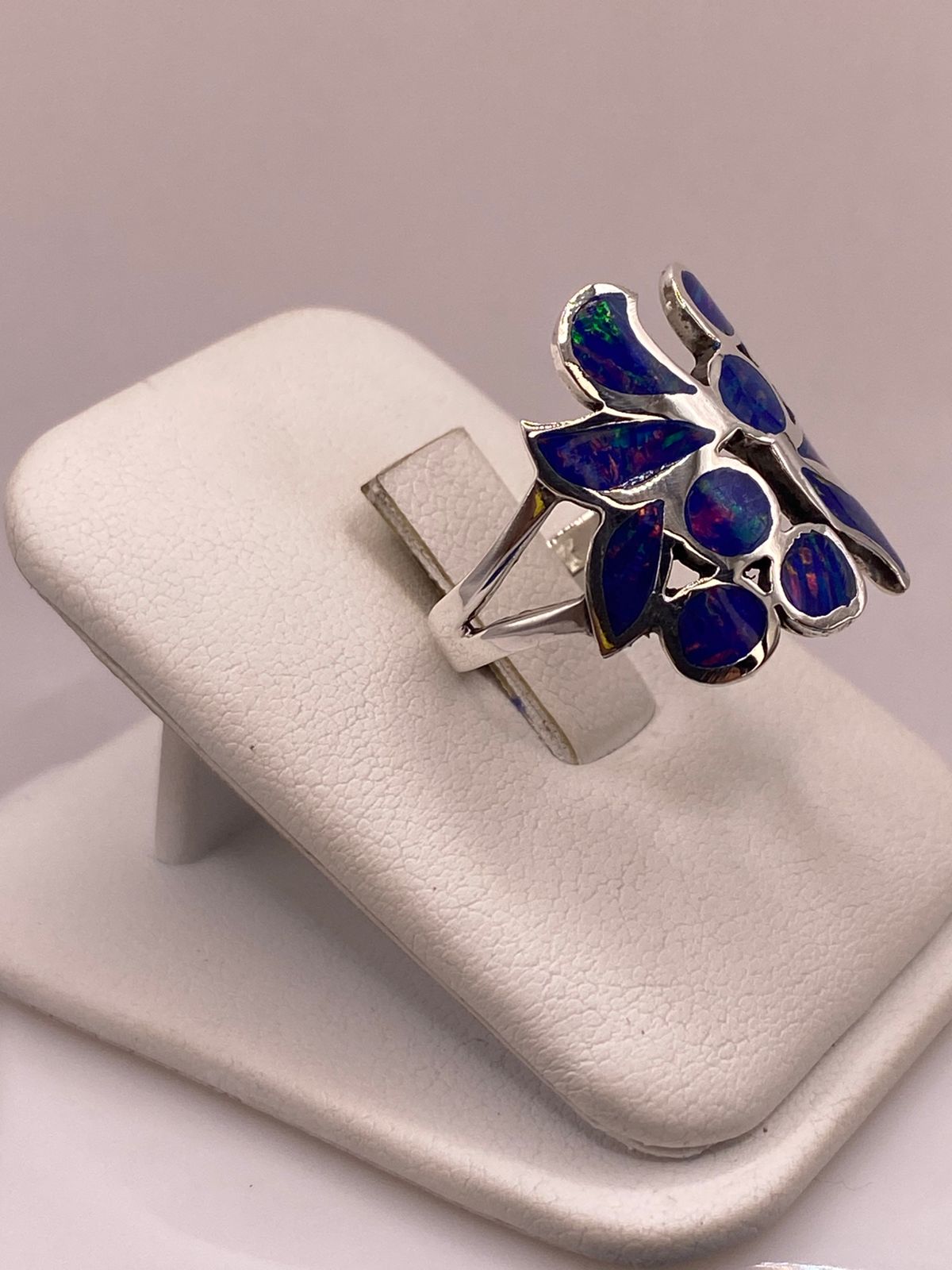 Anillo de Plata Ley 925 con Ópalo Azul, vista de detalle