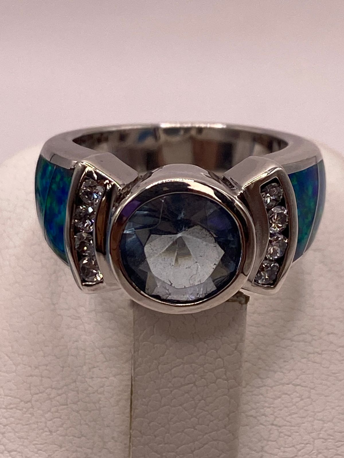 Anillo de Plata Ley 925 con Ópalo Azul, Zirconia y Piedra Central Azul, vista superior