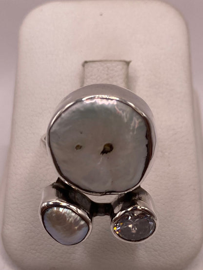 Anillo de Plata Ley 925 con Perla y Zirconia, vista de detalle
