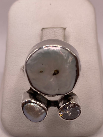 Anillo de Plata Ley 925 con Perla y Zirconia en báscula mostrando peso