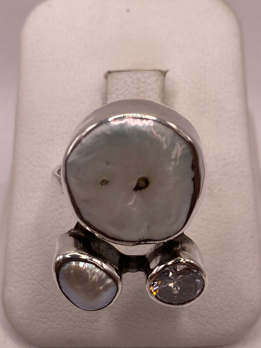 Anillo de Plata Ley 925 con Perla y Zirconia en báscula mostrando peso
