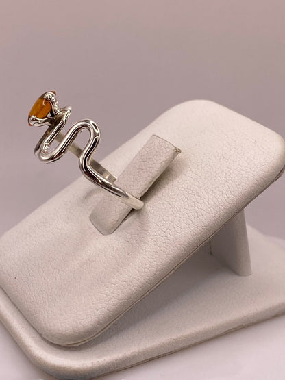 Anillo de Plata Ley 925 con Piedra Ámbar, vista frontal