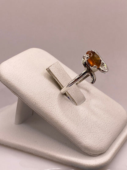 Anillo de Plata Ley 925 con Piedra Ámbar, vista lateral