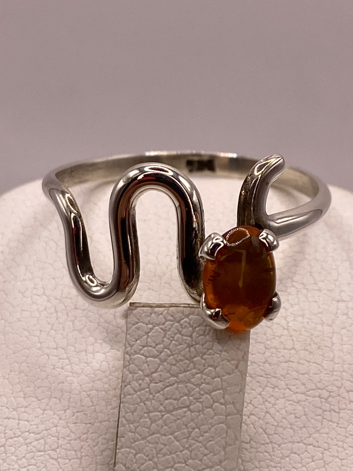 Anillo de Plata Ley 925 con Piedra Ámbar, sello de autenticidad Plata Ley .925