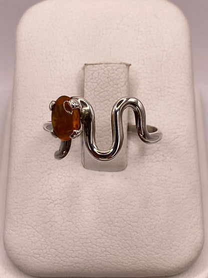 Anillo de Plata Ley 925 con Piedra Ámbar — ángulo diagonal