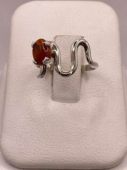 Anillo de Plata Ley 925 con Piedra Ámbar en báscula mostrando peso