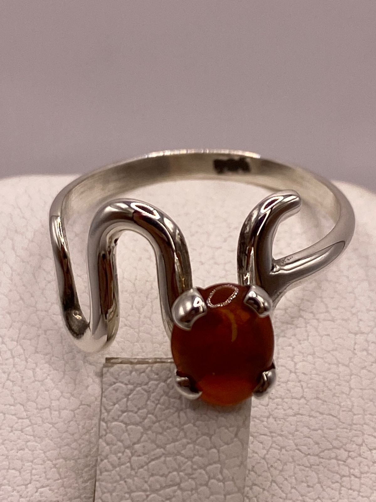 Anillo de Plata Ley 925 con Piedra Ámbar, sello de autenticidad Plata Ley .925