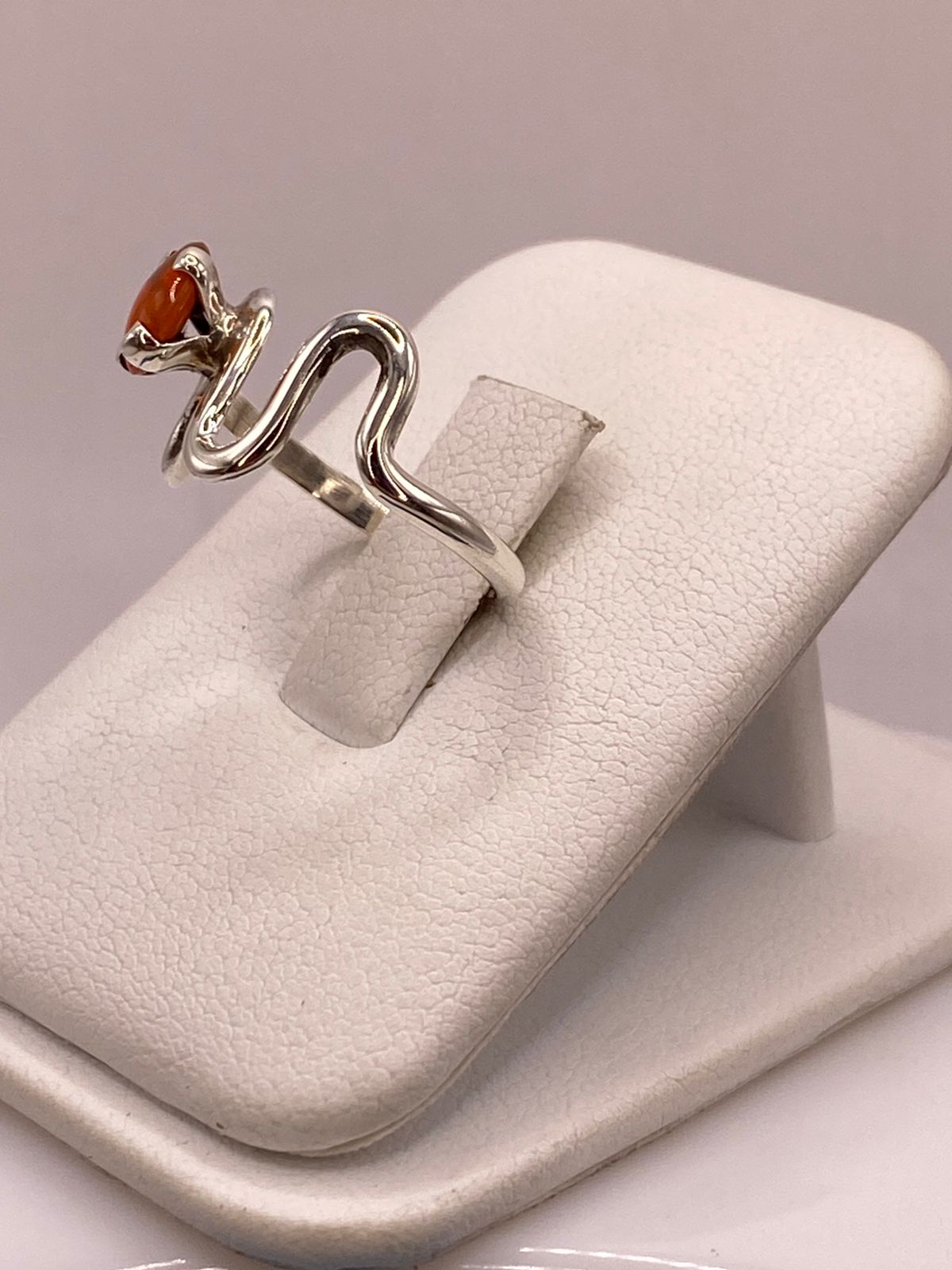 Anillo de Plata Ley 925 con Piedra Ámbar, vista frontal