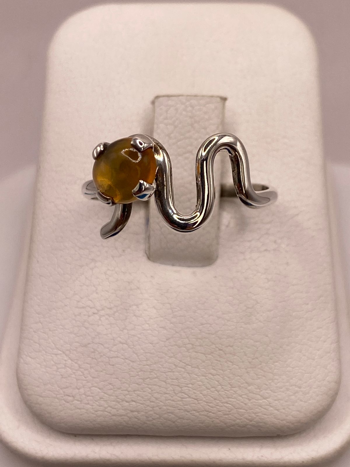 Anillo de Plata Ley 925 con Piedra Ámbar, vista superior