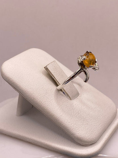 Anillo de Plata Ley 925 con Piedra Ámbar, vista lateral