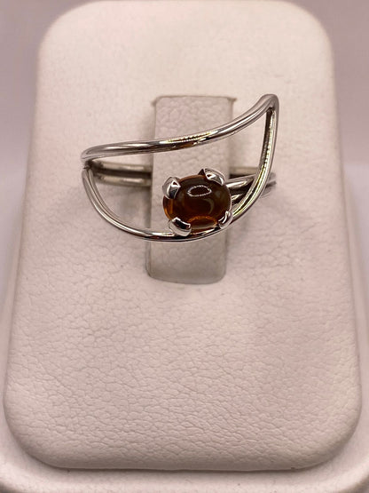 Anillo de Plata Ley 925 con Piedra Ámbar — ángulo diagonal