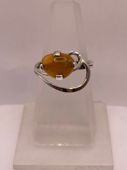 Anillo de Plata Ley 925 con Piedra Ámbar — ángulo diagonal