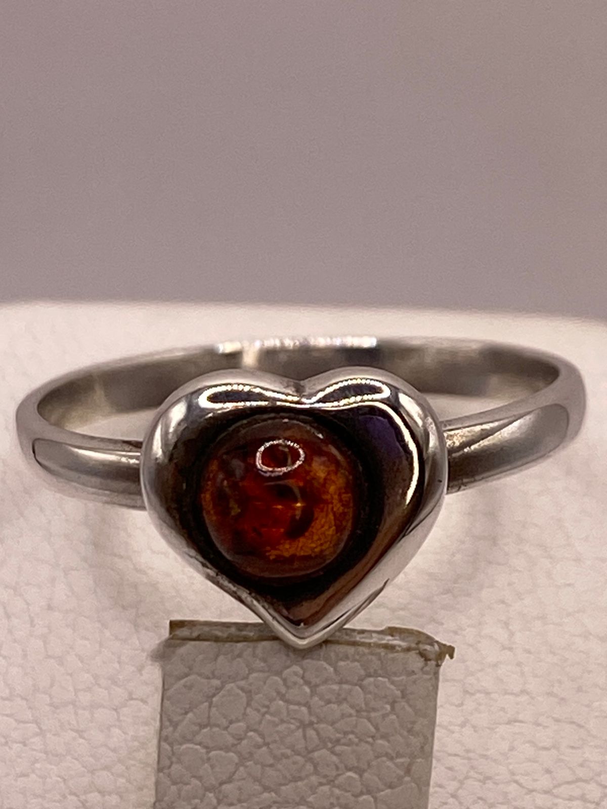 Anillo de Plata Ley 925 con Piedra Ámbar en Diseño Corazón, sello de autenticidad Plata Ley .925