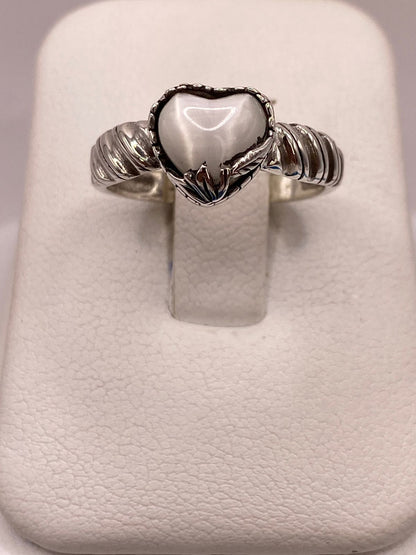 Anillo de Plata Ley 925 con Piedra Corazón Blanca, vista frontal