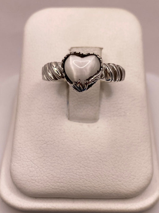 Anillo de Plata Ley 925 con Piedra Corazón Blanca — detalle de acabado