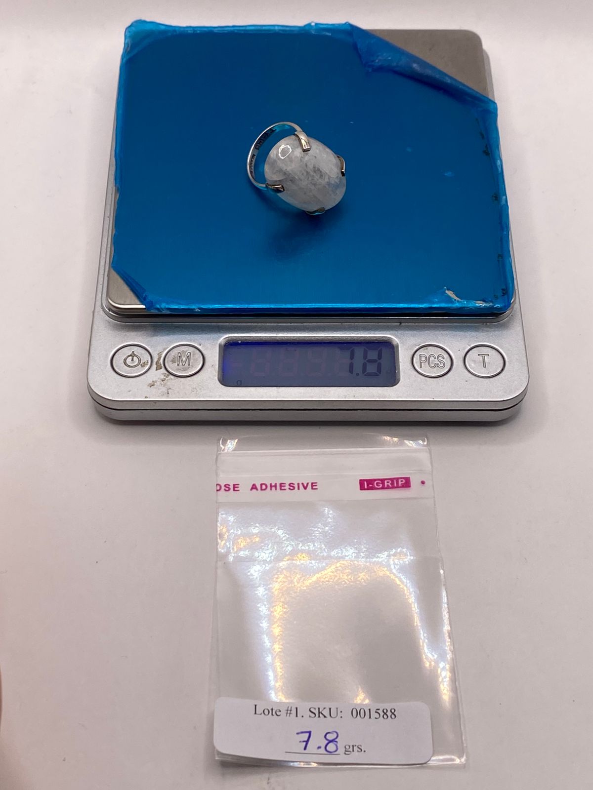 Anillo de Plata Ley 925 con Piedra Luna, peso en gramos (báscula)