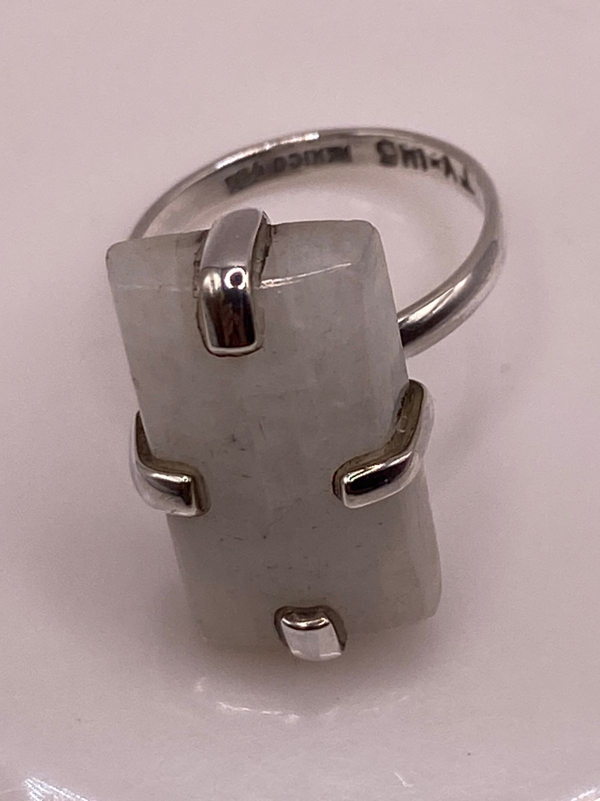 Anillo de Plata Ley 925 con Piedra Luna Natural, sello de autenticidad Plata Ley .925