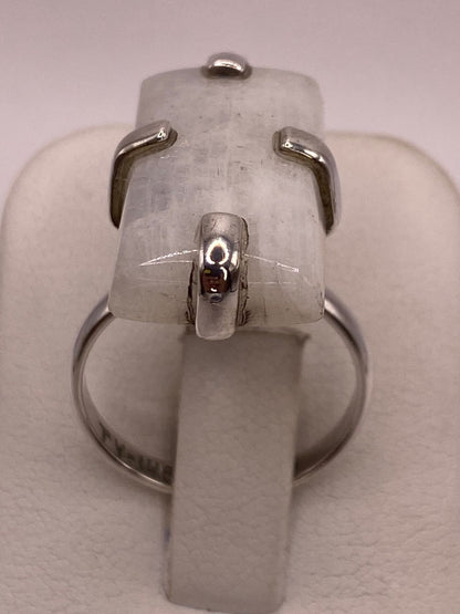 Anillo de Plata Ley 925 con Piedra Luna Natural, vista de detalle
